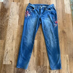 White House Black Market Mid-Rise Soft Denim embroidered girlfriend jeans Sz 6
